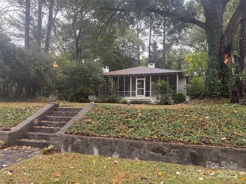 1006 S Belvedere Ave, Gastonia, NC 28054
