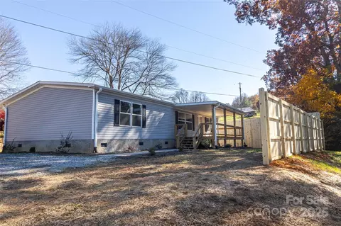 40 Champion Ln, Sylva, NC 28779 photo 2