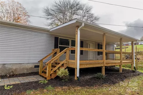40 Champion Ln, Sylva, NC 28779