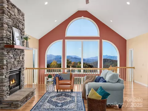 Living - 71 Crow Ln, Canton, NC 28716 photo 4 of 4