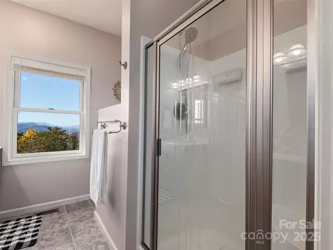 Bath - 71 Crow Ln, Canton, NC 28716 photo 3 of 4