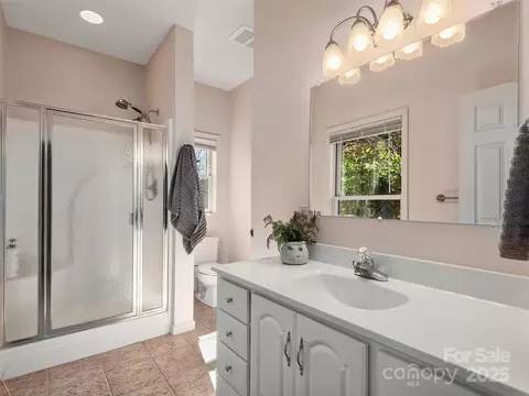 Bath - 71 Crow Ln, Canton, NC 28716 photo 4 of 4