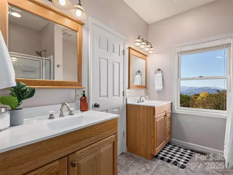 Bath - 71 Crow Ln, Canton, NC 28716 photo 2 of 4