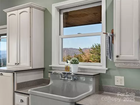Kitchen - 71 Crow Ln, Canton, NC 28716 photo 4 of 5