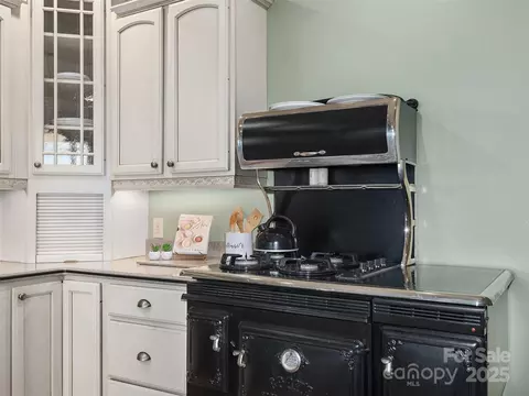Kitchen - 71 Crow Ln, Canton, NC 28716 photo 3 of 5