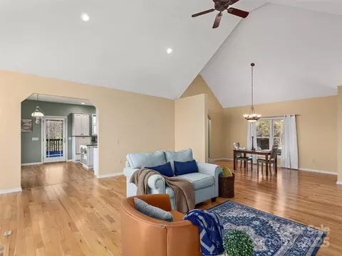 Living - 71 Crow Ln, Canton, NC 28716 photo 3 of 4