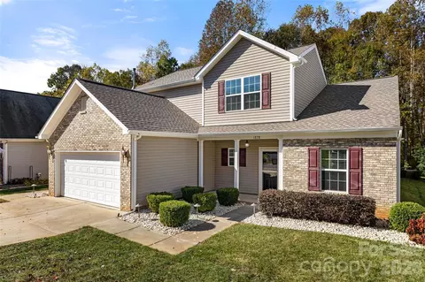 1828 Kilkenny Dr, Clover, SC 29710