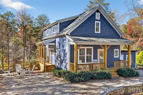 6923 Wateredge Dr, Sherrills Ford, NC 28673