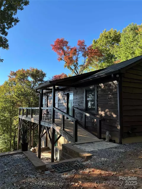 410 Doe Run, Purlear, NC 28665 photo 2