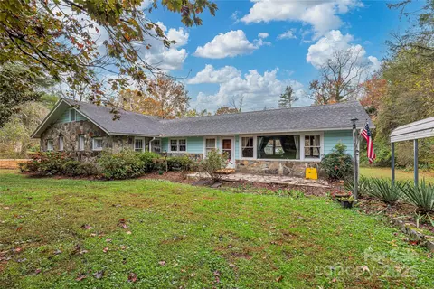 331 Sweetpea Ln, Hendersonville, NC 28791