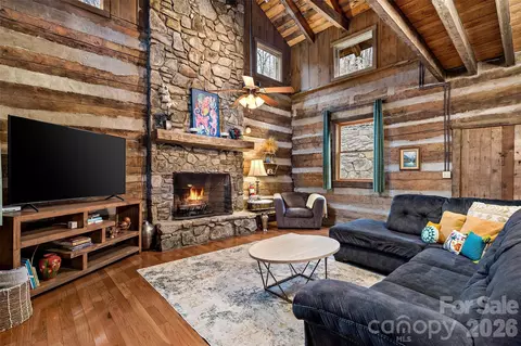 1495 El Miner Dr, Mars Hill, NC 28754