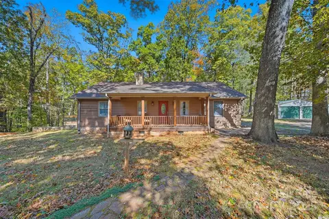 2048 Double Oak Dr, Claremont, NC 28610