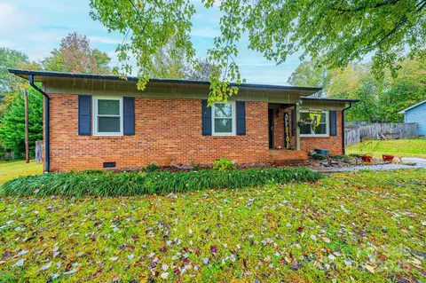 5648 Claridge Dr, Hickory, NC 28602