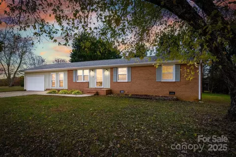 4734 Ike Starnes Rd, Granite Falls, NC 28630