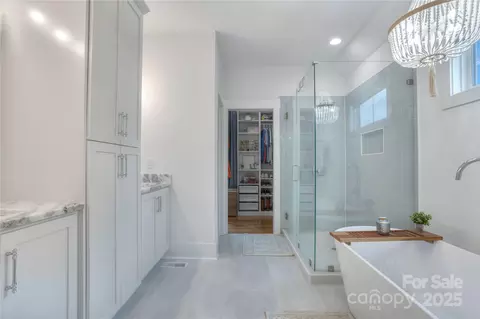 Bath - 211 Killian Rd, Stanley, NC 28164 photo 3 of 5
