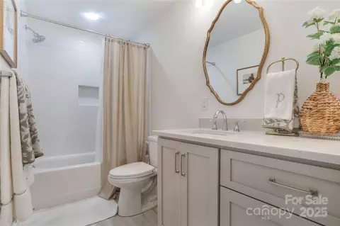 Bath - 211 Killian Rd, Stanley, NC 28164 photo 4 of 5