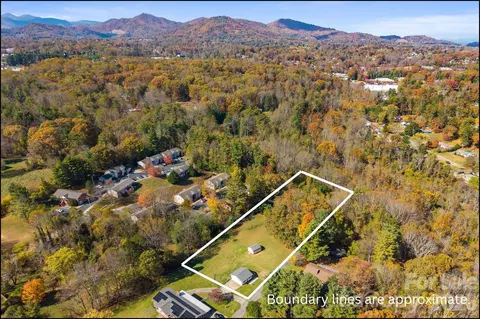 24 Ian River Dr, Asheville, NC 28806