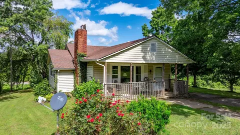 1147 Old Linville Rd, Marion, NC 28752