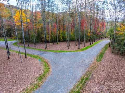 000 Nature Walk 7 Ln #7, Hendersonville, NC 28739