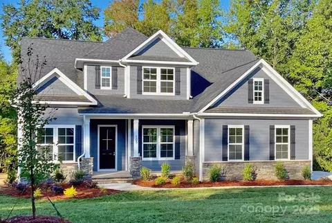 142 Rolling Meadows Dr, Troutman, NC 28166