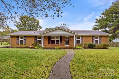 8915 Wedgewood Dr, Huntersville, NC 28078