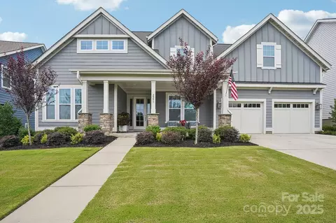 2293 Paddlers Cove Dr, Lake Wylie, SC 29710