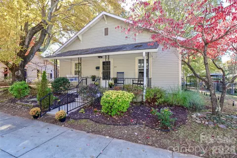 313 Dingler Ave, Mooresville, NC 28115