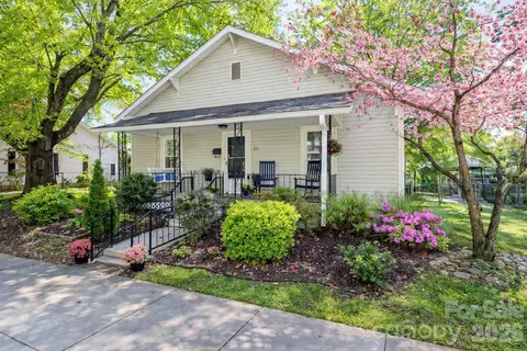 313 Dingler Ave, Mooresville, NC 28115