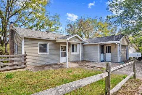 83 Flint St, Canton, NC 28716