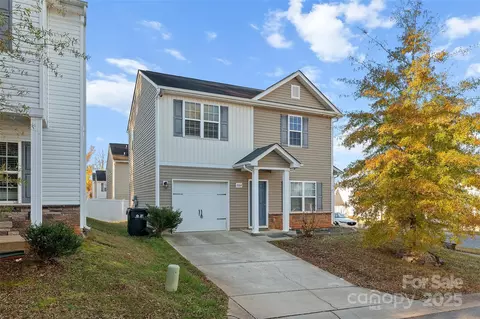 6004 Vista Woods Ln, Charlotte, NC 28215