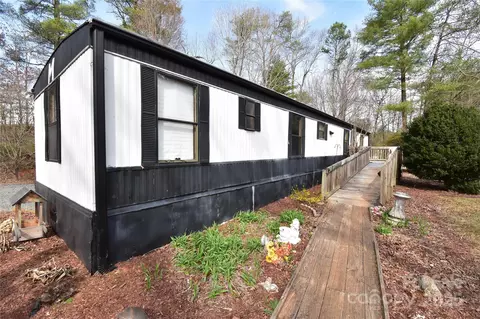 69 English Ln, Weaverville, NC 28787