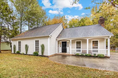 2526 Clearkirk Ct, Matthews, NC 28105
