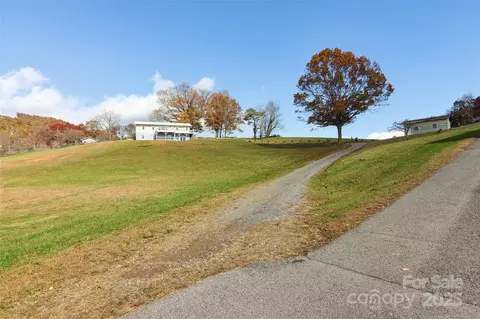 7 Crystal Ln, Waynesville, NC 28785