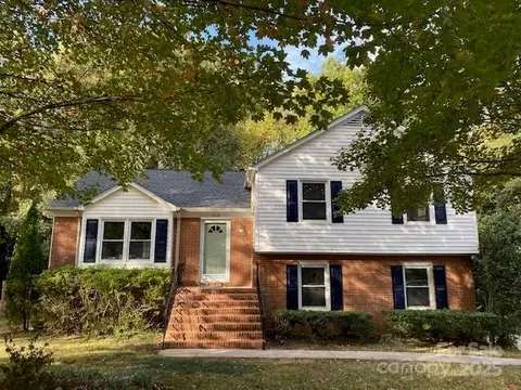 7608 Surreywood Pl, Charlotte, NC 28270