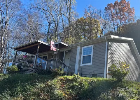 415 Rovingwood Dr, Waynesville, NC 28786