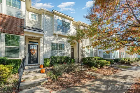 3252 Bending Birch Ln, Charlotte, NC 28206