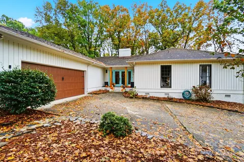 2433 Lynbridge Dr, Charlotte, NC 28270