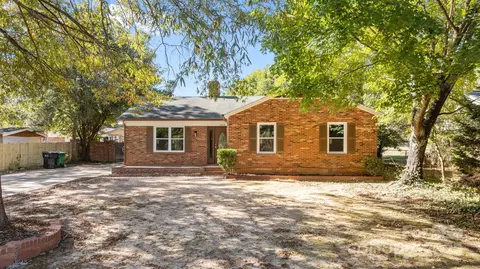 7415 Farm Gate Dr, Charlotte, NC 28215