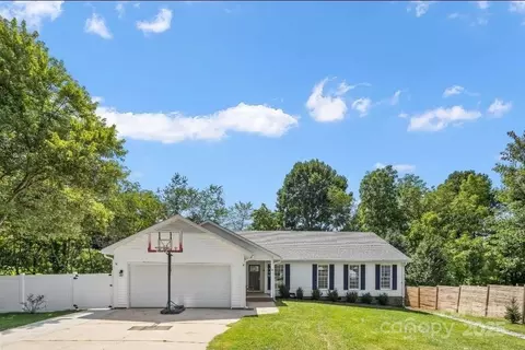 14 Primrose Ln, Asheville, NC 28805