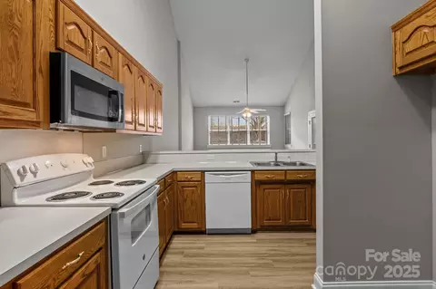 Kitchen - 3923 Sage Ct, Denver, NC 28037 photo 2 of 4