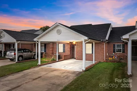 3923 Sage Ct, Denver, NC 28037