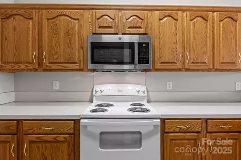 Kitchen - 3923 Sage Ct, Denver, NC 28037 photo 3 of 4