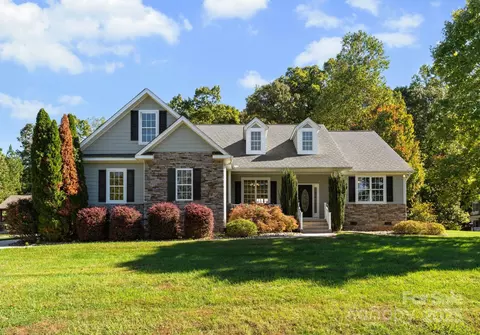 193 Winding Creek Dr, Troutman, NC 28166