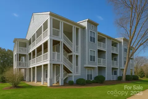 37 Hamiltons Harbor Dr, Lake Wylie, SC 29710