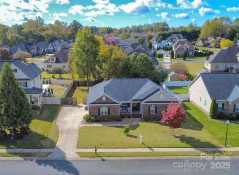 128 Coral Rutledge Dr, Mount Holly, NC 28120