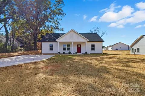 126 N Main St, Granite Falls, NC 28630