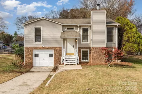 11031 Mallard Crossing Dr, Charlotte, NC 28262