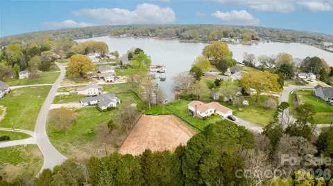 212 Ponderosa Cir, Mooresville, NC 28117