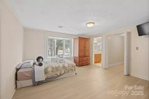 Bedroom - 5260 Rifle Range Rd, Conover, NC 28613 photo 3 of 6