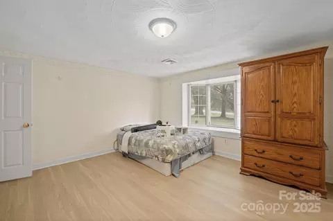 Bedroom - 5260 Rifle Range Rd, Conover, NC 28613 photo 4 of 6
